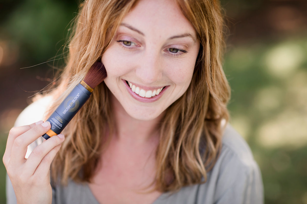 BRUSH ON BLOCK® image of woman applying mineral powder sunscreen