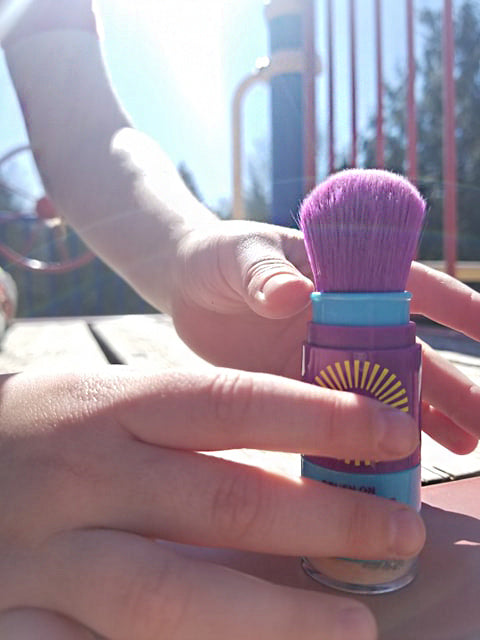 Brush On Block image of child reaching for BOB Kids