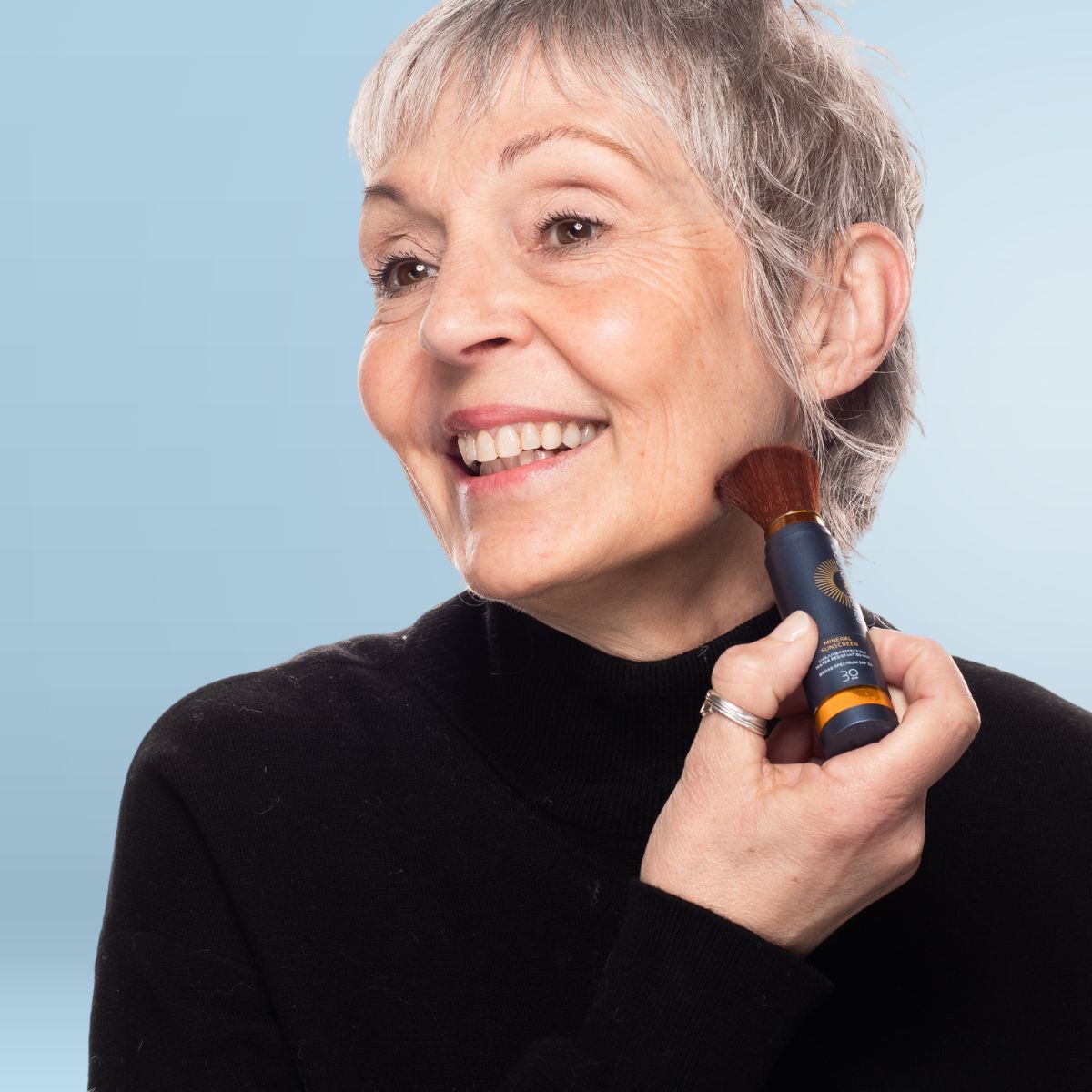 Translucent Mineral Powder Sunscreen Refill SPF 30 additional view mineral sunscreen brush applicator