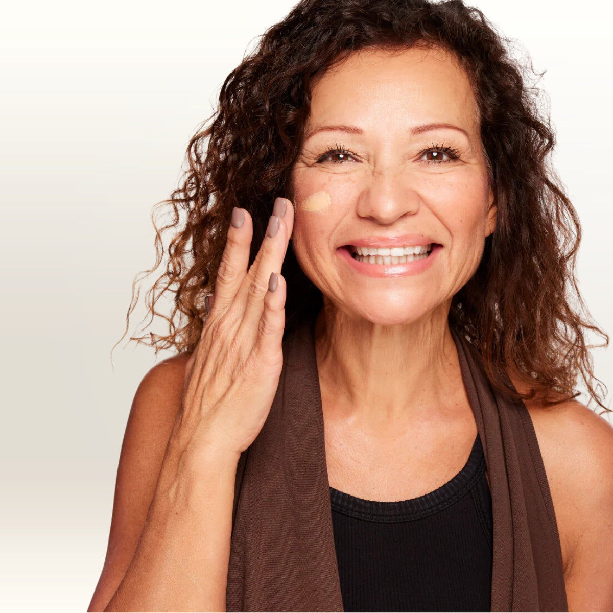 Sheer Genius SPF 50 Mineral Sunscreen + Moisture Tinted additional view mineral sunscreen brush applicator